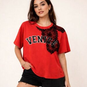 Current Elliot Graphic T womens cropped medium Venice room key